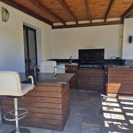 Newly Renovated Large Villa With Garden กัสเตโย เดมปูเรียส ภายนอก รูปภาพ
