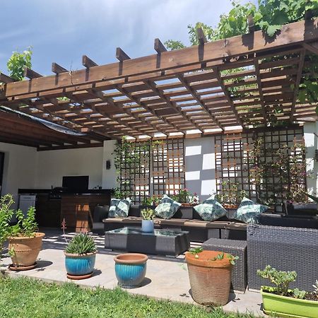 Newly Renovated Large Villa With Garden กัสเตโย เดมปูเรียส ภายนอก รูปภาพ