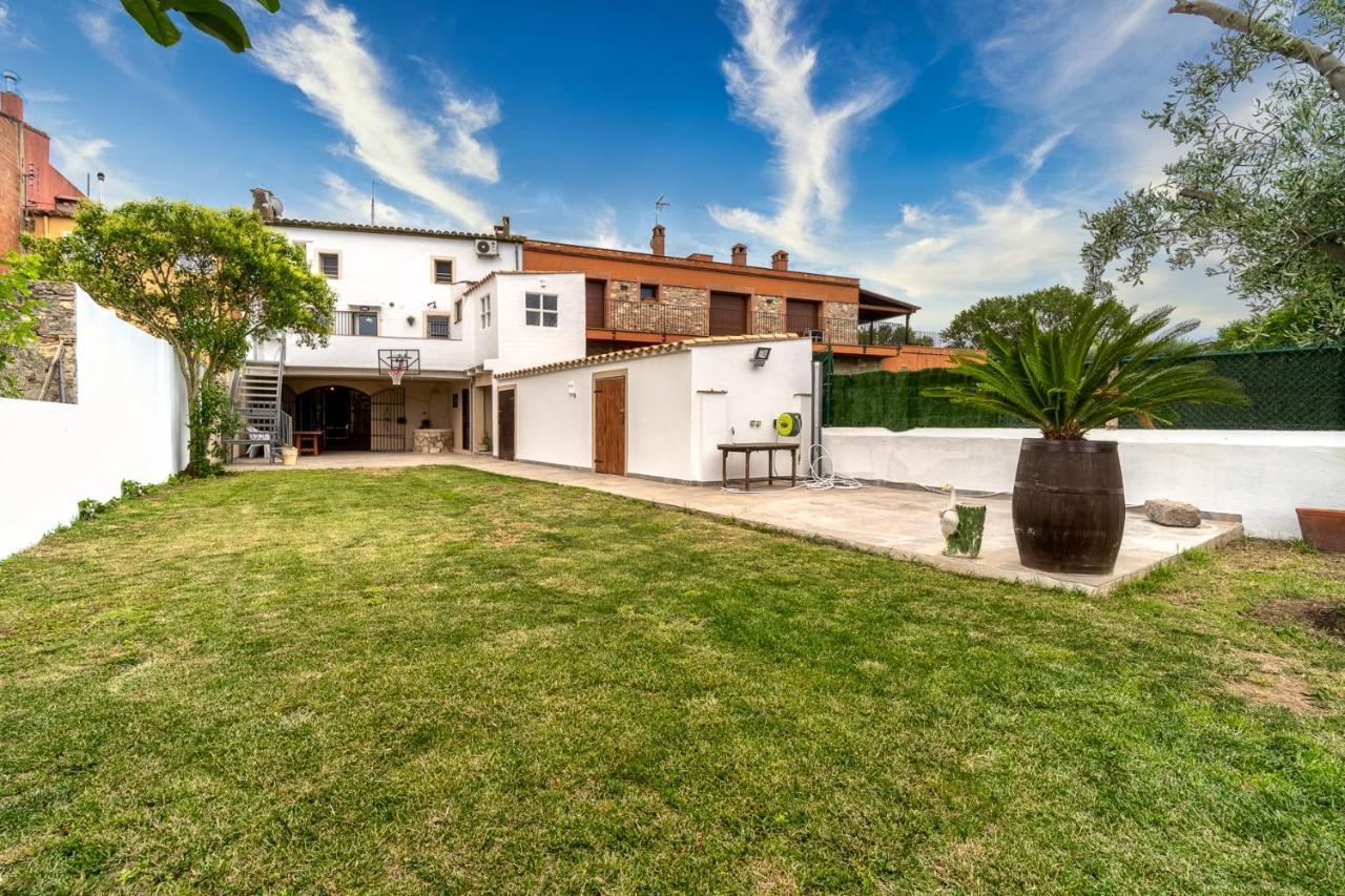 Newly Renovated Large Villa With Garden กัสเตโย เดมปูเรียส ภายนอก รูปภาพ