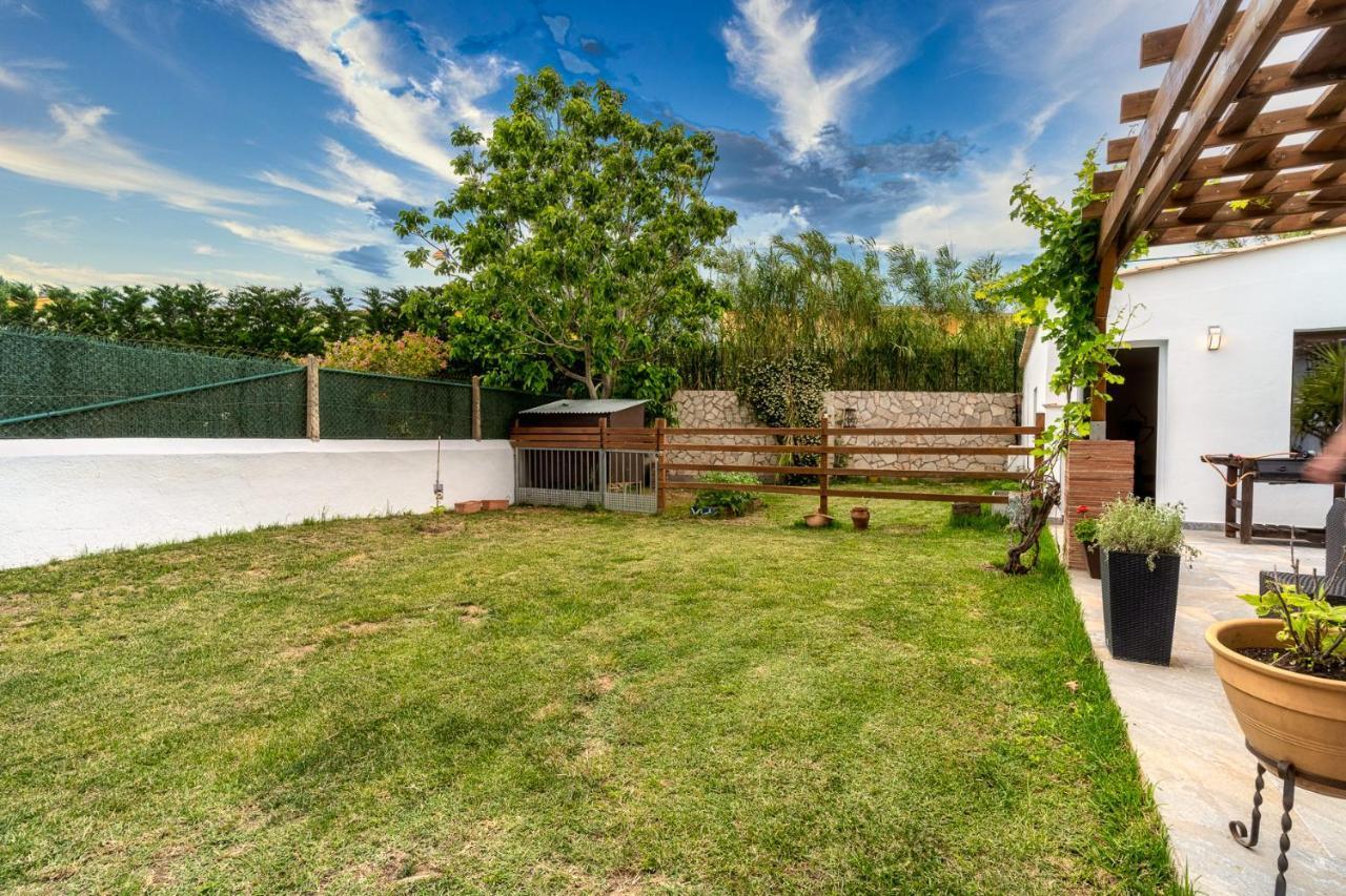 Newly Renovated Large Villa With Garden กัสเตโย เดมปูเรียส ภายนอก รูปภาพ