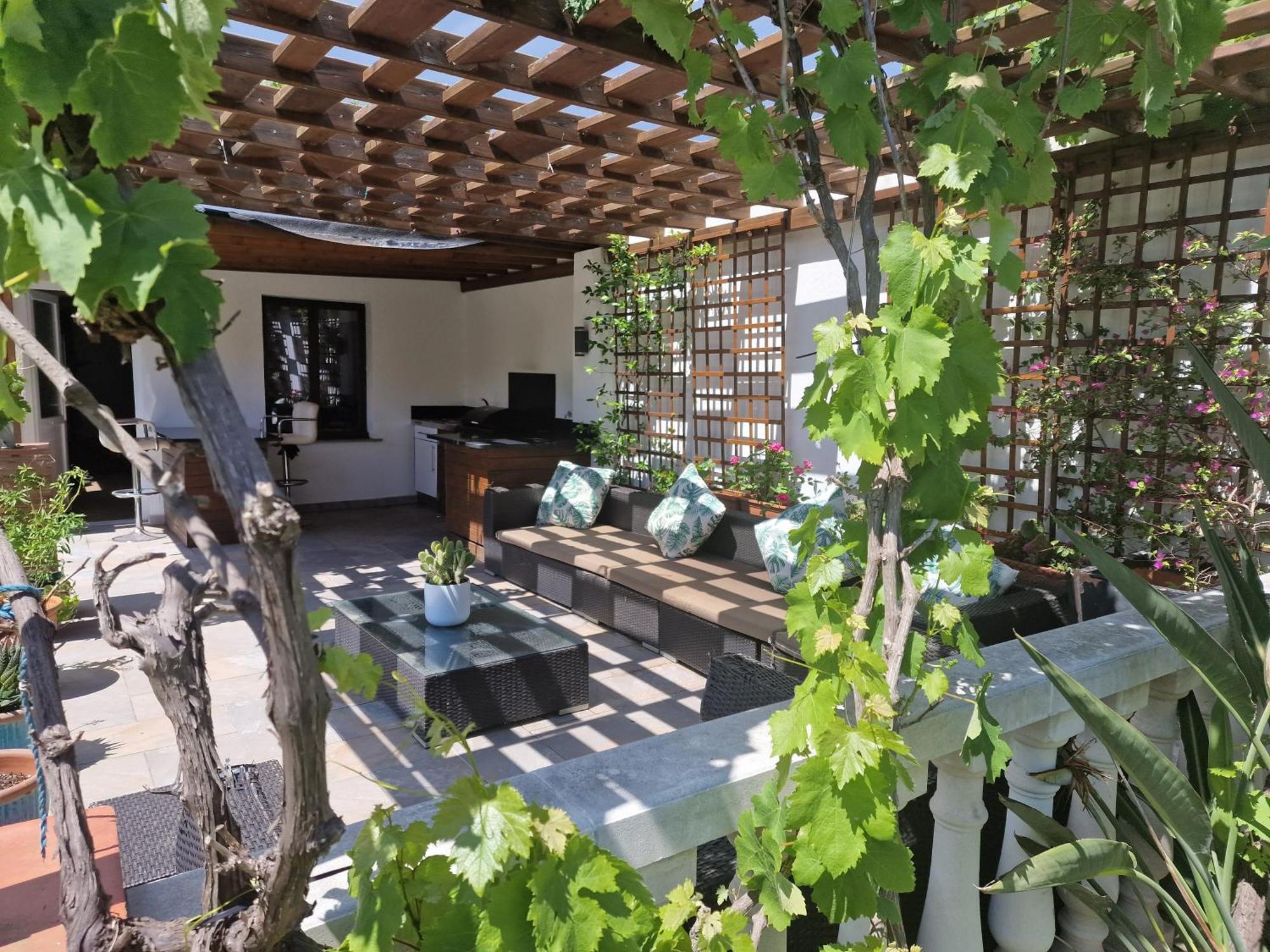 Newly Renovated Large Villa With Garden กัสเตโย เดมปูเรียส ภายนอก รูปภาพ