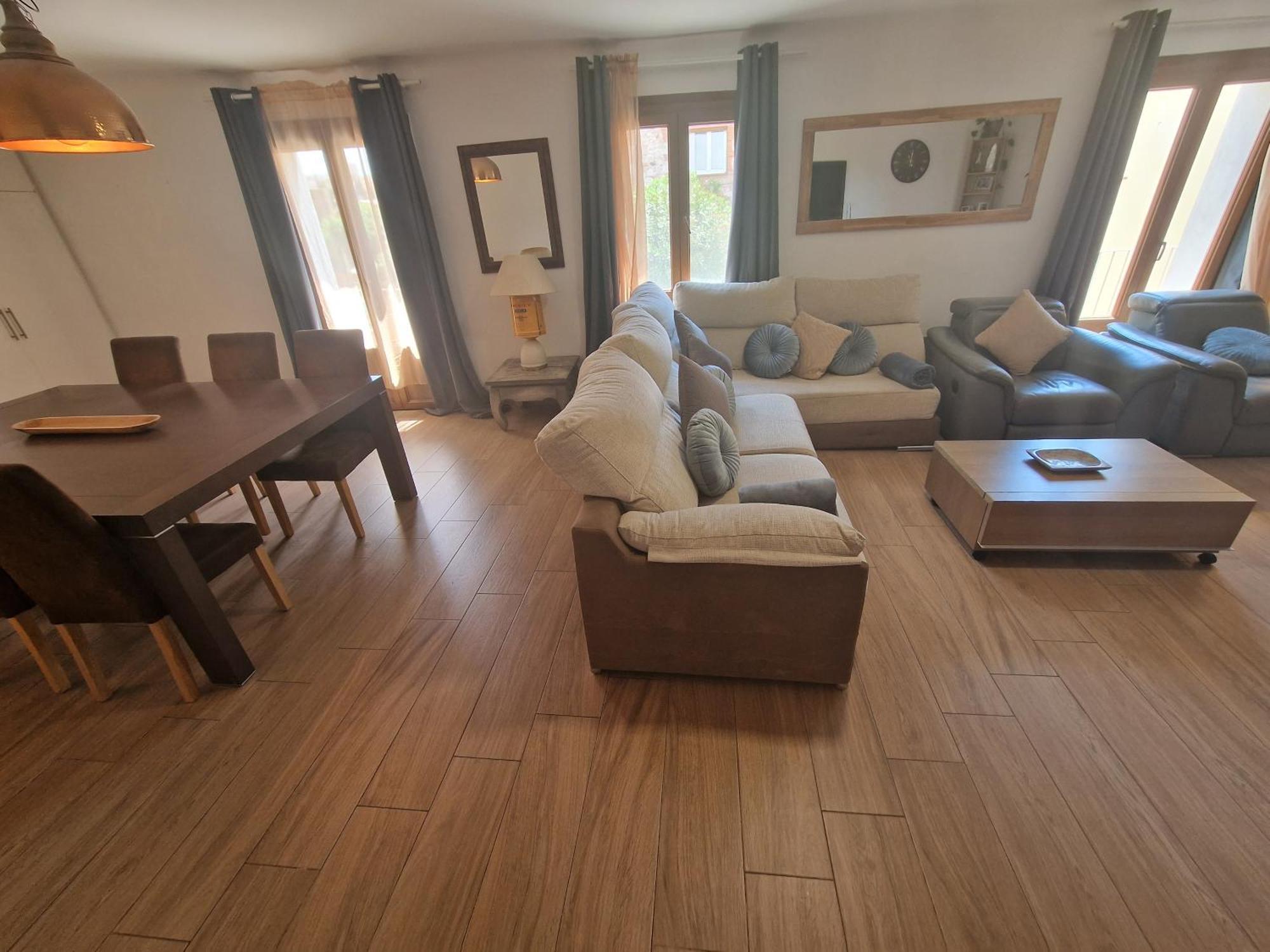 Newly Renovated Large Villa With Garden กัสเตโย เดมปูเรียส ภายนอก รูปภาพ