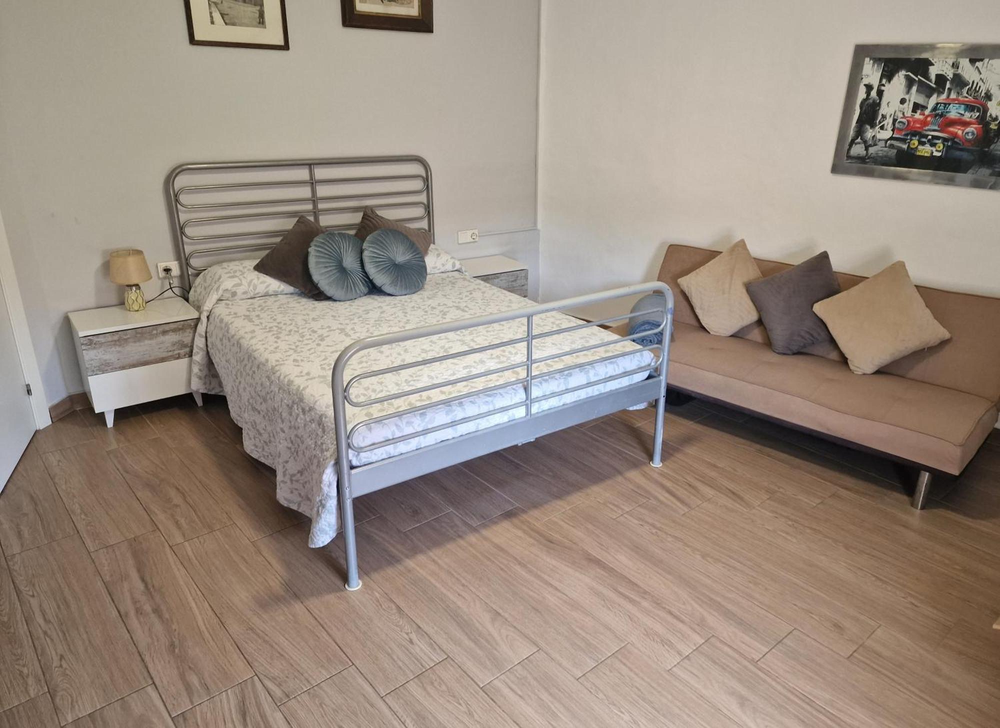 Newly Renovated Large Villa With Garden กัสเตโย เดมปูเรียส ภายนอก รูปภาพ